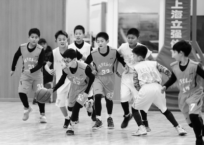 今天上午，北京宏庙小学男队与上海市徐汇区第一少体校队进行了比赛。