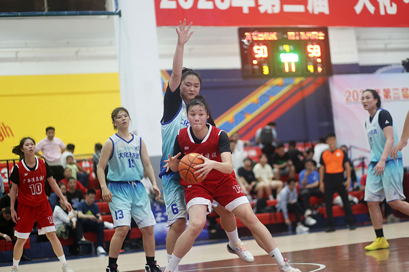 第三届“大化.正宇建设.壮乡杯”篮球联赛男子8强、女子4强出炉，17日开始在大化进行第二阶段比赛